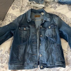 EUC 💙LEVIS DENIM JACKET SIZE XL